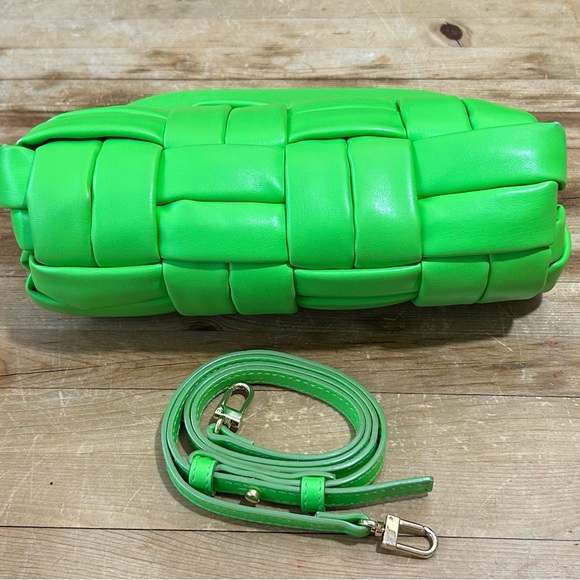 Themoire Tia Mantis Woven Clutch / Crossbody